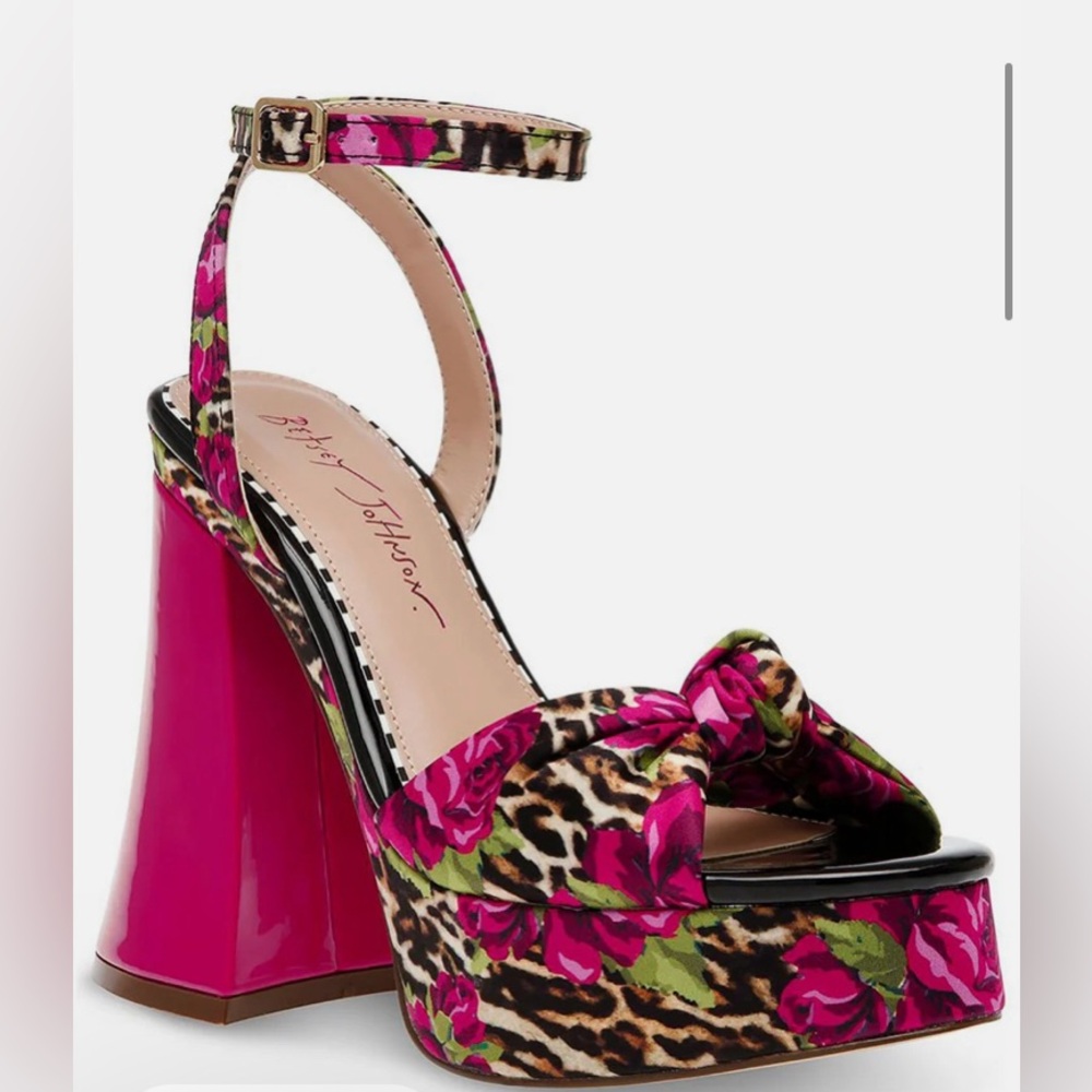 NWT Betsey Johnson “Brylie” Platform Sandals Size 6 Satin Floral/Leopard